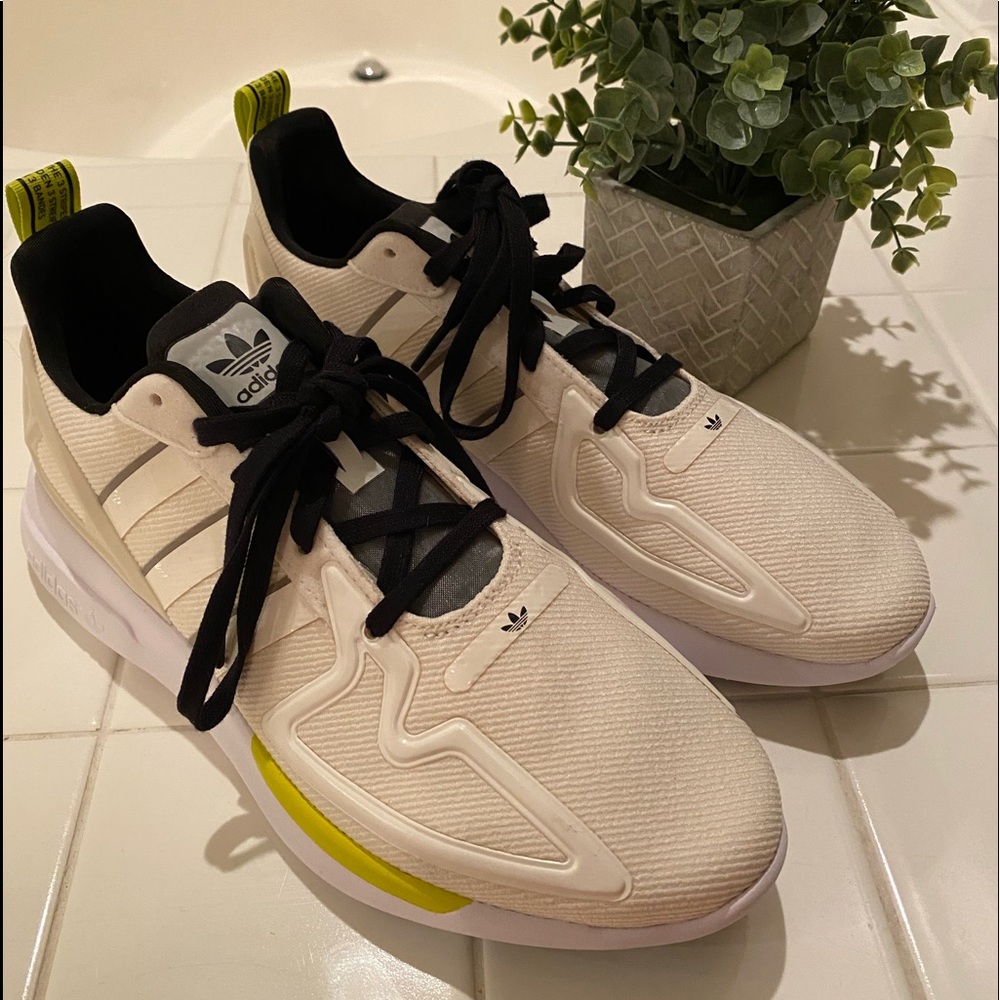 NWOT adidas size 8.5
